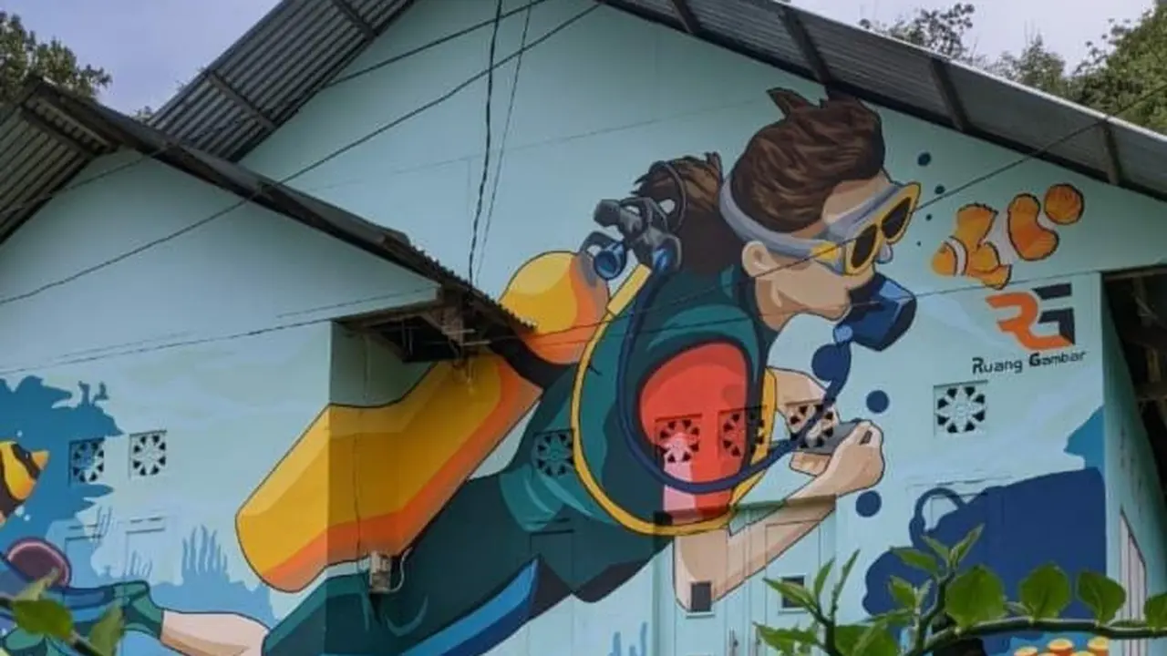Ada sekitar 20 rumah menjadi tempat wisata karena konsep muralnya dengan dicat warna – warni tiga dimensi di Kelurahan Dembe 1 Kecamatan Kota Barat, Kota Gorontalo