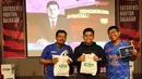 <p>Pemenang melakukan foto bersama saat acara Roaring Night Liga Inggris antara Brentford vs Chelsea di Hotel Ibis Styles Jakarta, Sabtu (2/3/2024). (Bola.com/M Iqbal Ichsan)</p>
