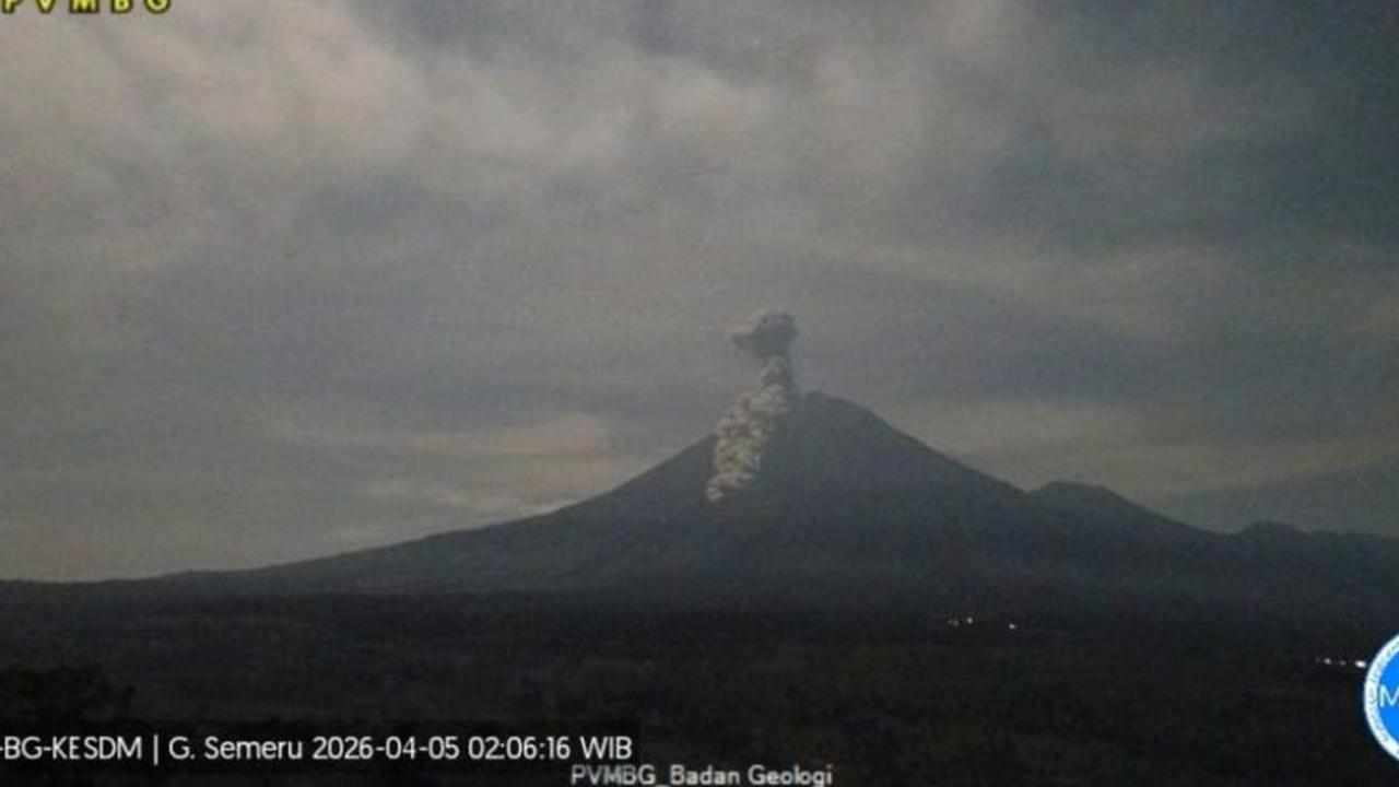 Gunung Semeru Erupsi Disertai Awan Panas Sejauh 3,5 Km, Warga Diimbau Waspada