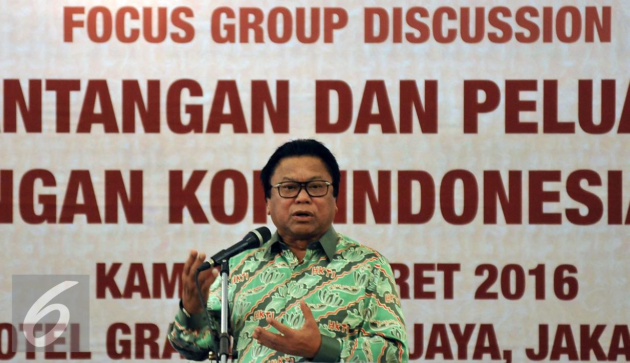 Wakil Ketua MPR RI Oesman Sapta Odang (OSO) saat menjadi Pembicara Rapat Umum Anggota (RUA) IX AEKI di Jakarta, Kamis (10/3). Produksi kopi Indonesia mencapai 685 ribu ton per tahun atau 8,9 persen dari produksi kopi. (Liputan6.com/Johan Tallo)