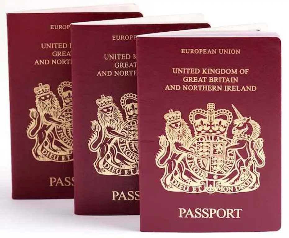 4 Fakta Tentang Ratu Elizabeth, paspor inggris (wikipedia)