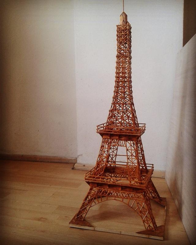 Miniatur menara Eiffel buatan Husam Muhajer | Photo: Copyright mymodernmet.com