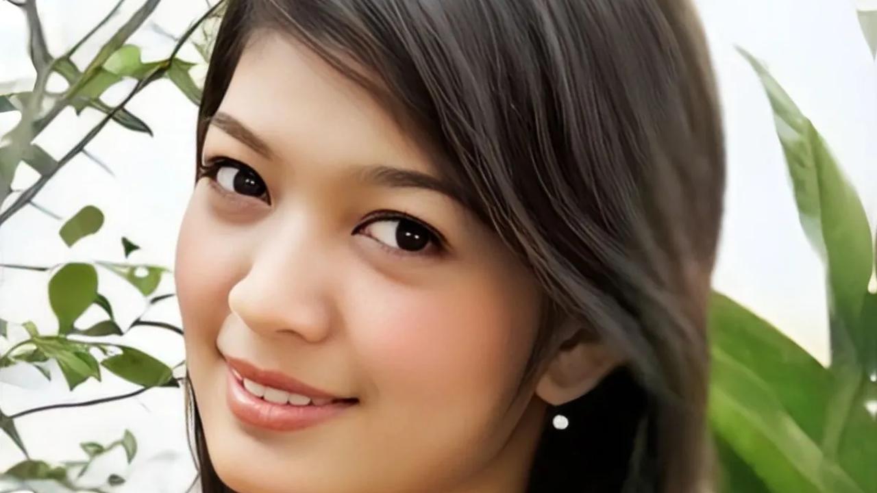 Orang tua Selvi, Didiet Supriyadi dan Sri Patini, memiliki sebuah usaha kuliner ayam kremes yang sudah berdiri sejak tahun 2008.