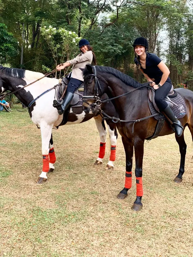 5 Momen Seru Adinda Bakrie dan Nia Ramadhani Menunggag Kuda