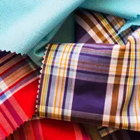 Berbagai jenis kain dengan beragam tekstur dan variasi warna (Foto dok : Freepik/freepik).