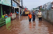 Ruas Jalan di Tangsel Terendam Banjir hingga Turap Longsor Dampak Hujan Deras Sejak Sore