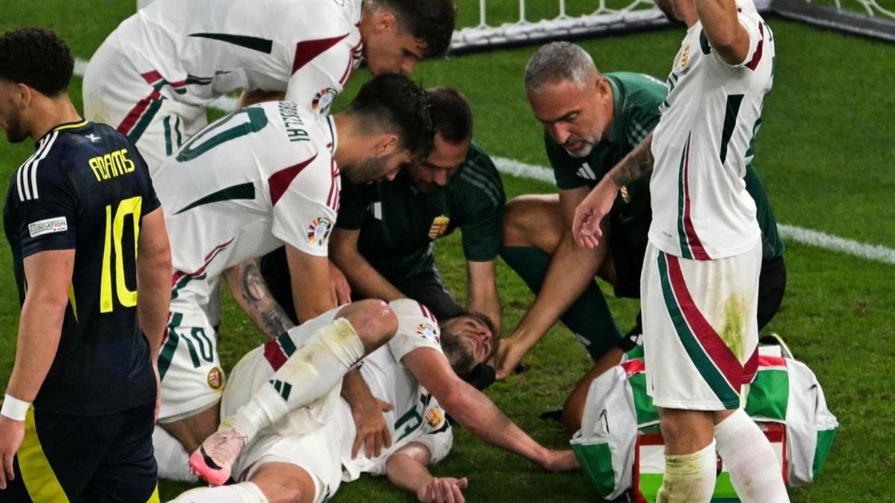 Insiden horor mewarnai pertandingan Grup A Euro 2024 antara Skotlandia dan Hungaria. <br><br>Penyerang Hungaria, Barnabas Varga, mengalami cedera serius setelah bertabrakan dengan kiper Skotlandia, Angus Gunn. Foto: AFP<br>