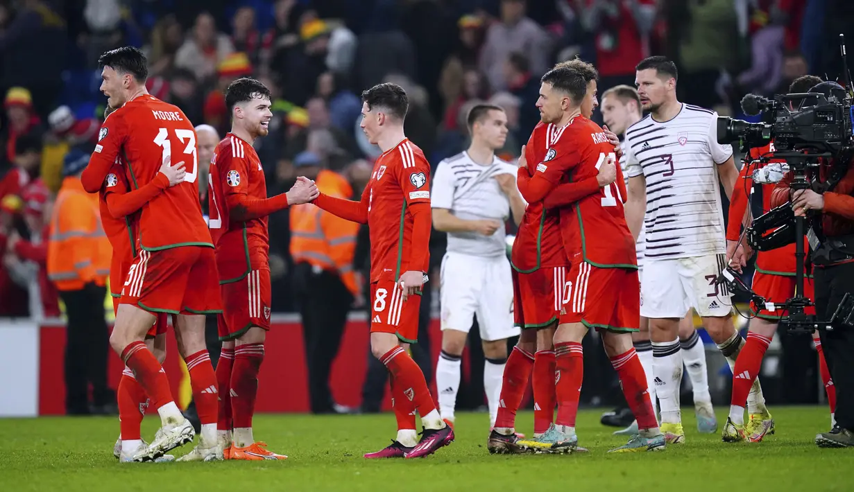<p>Dengan hasil ini, Wales dan Kroasia memimpin klasemen Grup A dengan mengoleksi poin empat. Sementara Turki turun ke posisi tiga klasemen. (David Davies/PA via AP)</p>