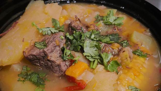 Olla de carne makanan khas Costa Rica