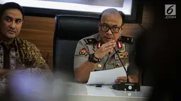 Kabiropenmas Divisi Humas Polri Dedi Prasetyo memberikan keterangan hasil investigasi kerusuhan 21-22 Mei 2019 di Jakarta, Jumat (5/7/2019). Menurut polisi, kerusuhan yang terjadi saat aksi massa mengawal putusan pilpres 2019 itu terjadi bukan secara spontan. (Liputan6.com/Faizal Fanani)