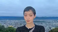 Pesona Kim Go Eun dengan Rambut Pendek Curi Perhatian Saat Sesi Pemotretan Chanel