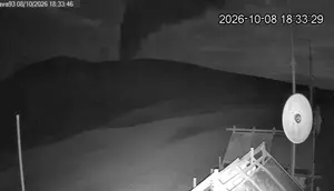 Anak Krakatau Erupsi Hampir 5 Menit, Status Waspada