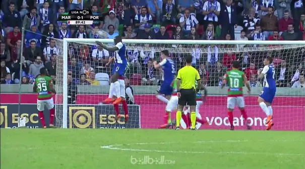 Porto kian memperkokoh posisinya di puncak klasemen Liga Portugal usai mengalahkan Maritimo 1-0 sekaligus memperlebar jarak lima p...