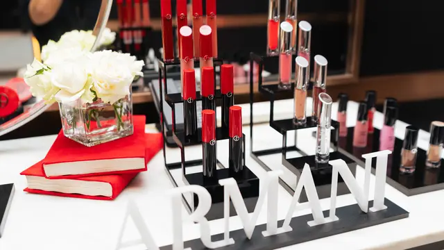 Armani Beauty Hadir di Indonesia dengan Foundation hingga Lipstik Andalan Sabrina Carpenter