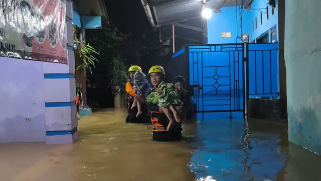 Tim SAR gabungan mengevakuasi 109 warga yang terdampak banjir di sejumlah wilayah Kota Bandar Lampung.