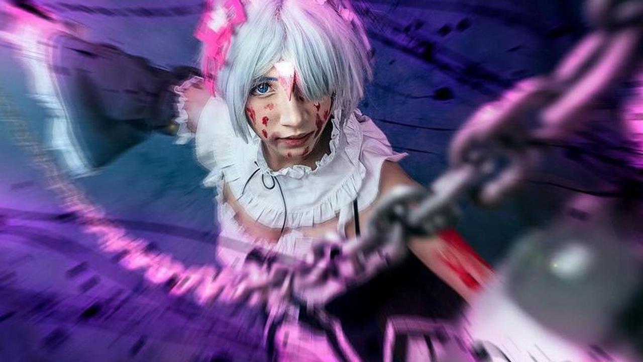 Setelah akhirnya ketagihan dan menemukan kenyamanan menjadi cosplayer, Scarlet pun melihat peluang bisnis yang meyakinkan dari dunia anime Jepang ini.