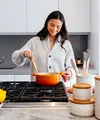 ilustrasi perempuan di dapur/Photo by Jason Briscoe on Unsplash