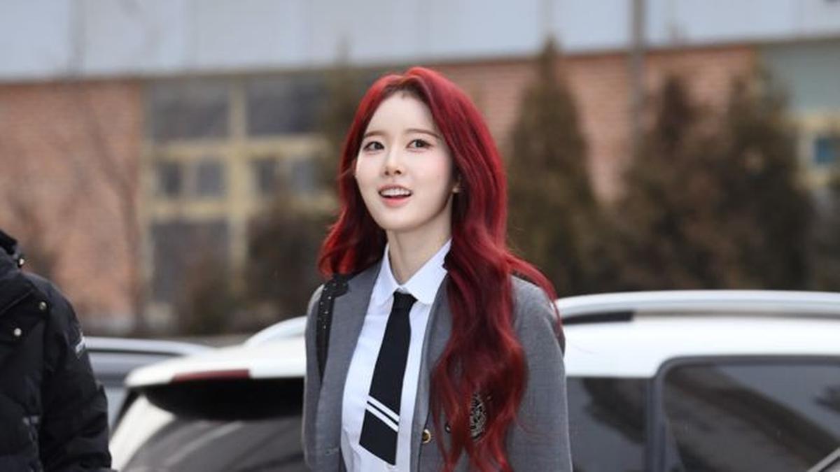 5 Potret Seiun STAYC Pamer Gaya Rambut Baru di KNOWING BROTHER, Makin Fresh dan Memukau