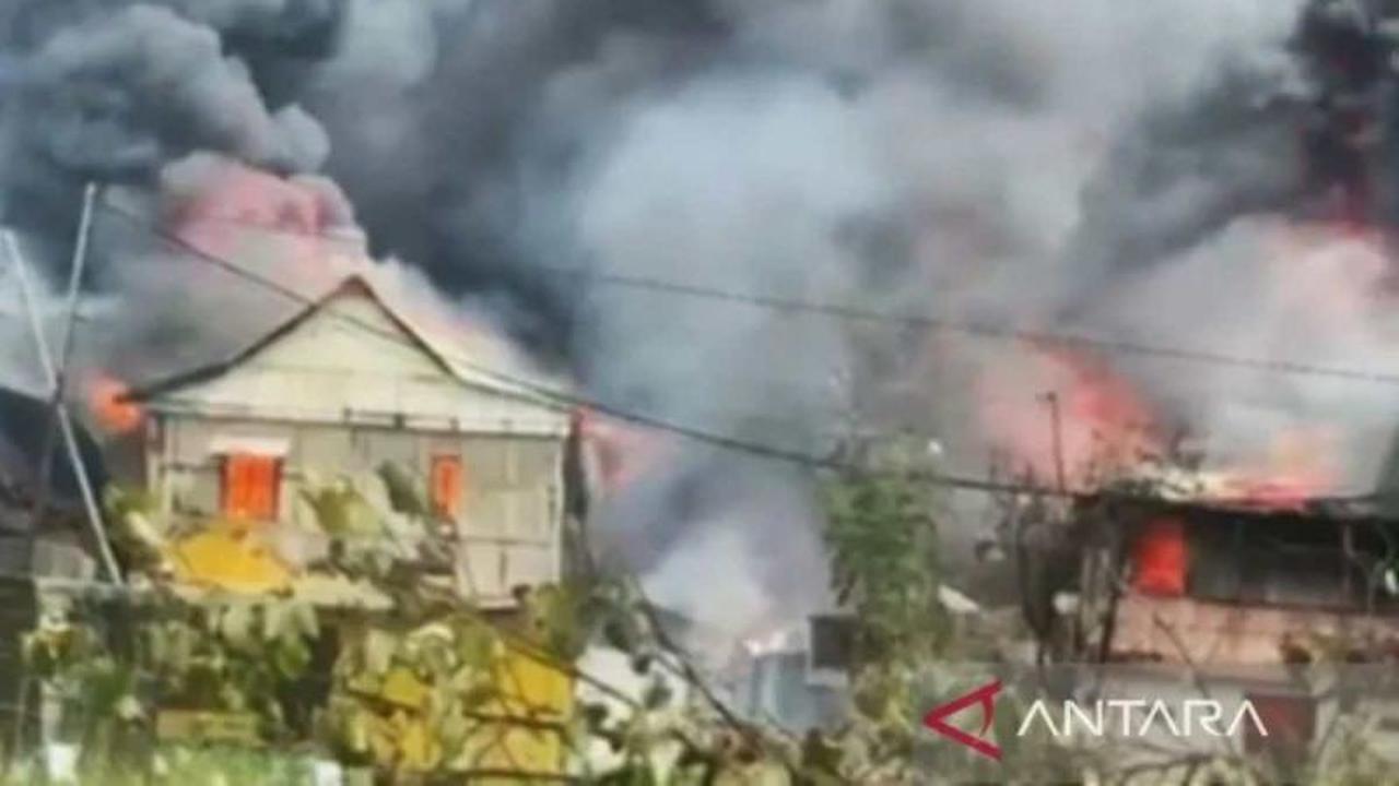 Pemkot Makassar Sigap Bangun Kembali Belasan Rumah Warga Terdampak Tawuran