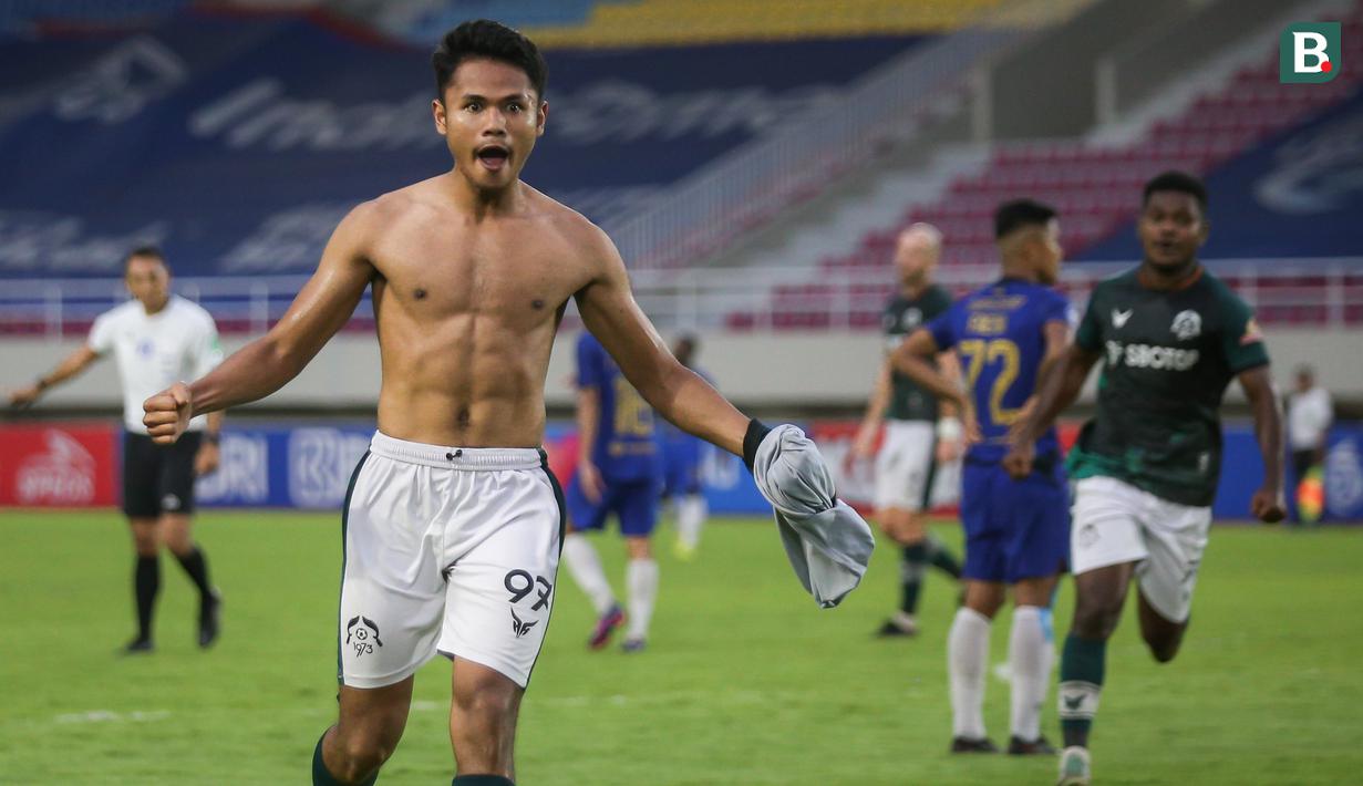 Dimas Drajad menjadi penyerang lokal tersubur di BRI Liga 1 2021/22 dengan menyumbang 7 gol dan 4 assist bersama Persikabo 1973. Shin Tae-yong tentunya perlu mempertimbangkan kiprahnya sebagai opsi penyerang di skuat Timnas Indoneisa asuhannya. (Bola.com/Bagaskara Lazuardi)