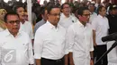 Pasangan cagub dan cawagub DKI, Anies Baswedan dan Sandiaga Uno menyanyikan lagu Indonesia Raya, Jakarta, Kamis (20/10). Cagub dan Cawagub Anies-Sandiaga meluncurkan logo kampanye mereka untuk Pilkada DKI Jakarta 2017. (Liputan6.com/Yoppy Renato)