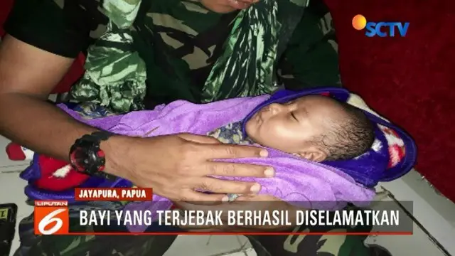 Setelah terjebak banjir bandang selama lebih dari enam jam, bayi berusia 5 bulan di Sentani, Jayapura, Papua, akhirnya berhasil diselamatkan.