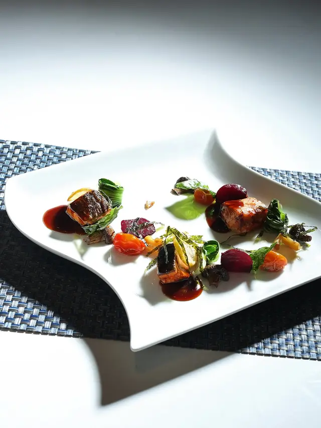 [Bintang] Spicy Salmon Teriyaki Hingga Chicken Steak Jadi Makanan Wajib Jika Berkunjung ke Restoran Kece yang Ada di Sudirman Ini