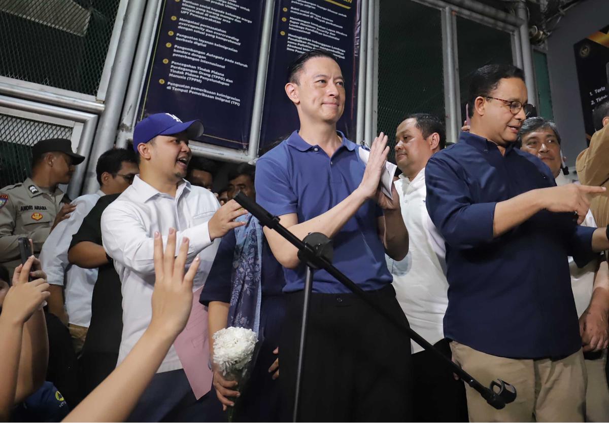 FOTO: Abolisi dari Presiden, Tom Lembong Resmi Tinggalkan Jeruji Besi