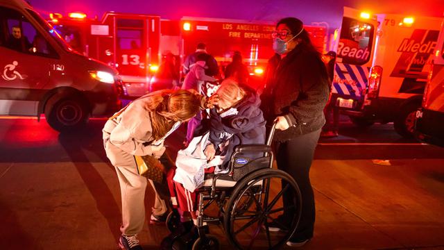 Kebakaran Hutan di AS Merembet ke Permukiman Warga, Sejumlah Pasien Lansia Dievakuasi