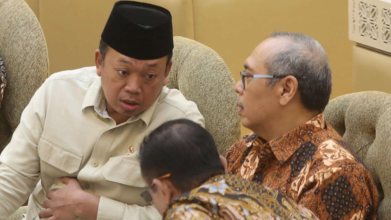 Menteri ATR Nusron Wahid rapat dengan Komisi II DPR terkait pagar laut