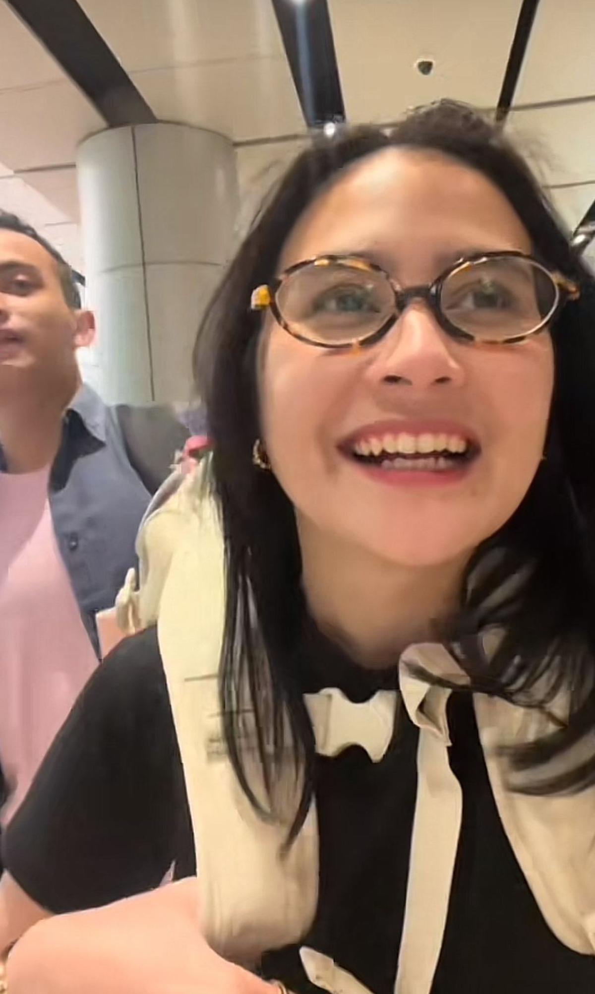 Keseruan Prilly dan Omara Saat Liburan, Rebutan Bawa Tas yang Bikin Gemas