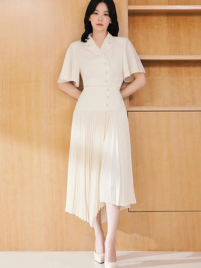 Potret Menawan Song Hye-Kyo, Tampil Anggun dengan Gaya Fashion yang Simpel