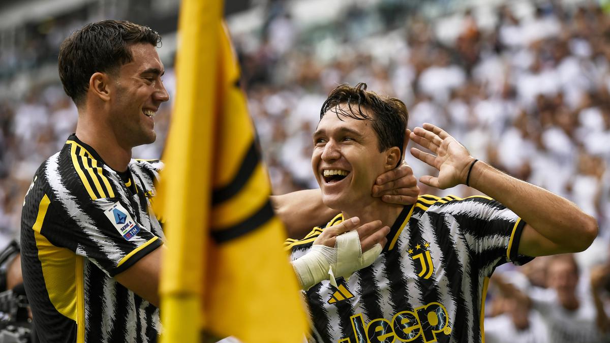 Kenapa Juventus Tidak Buang Saja Vlahovic Seperti Chiesa?