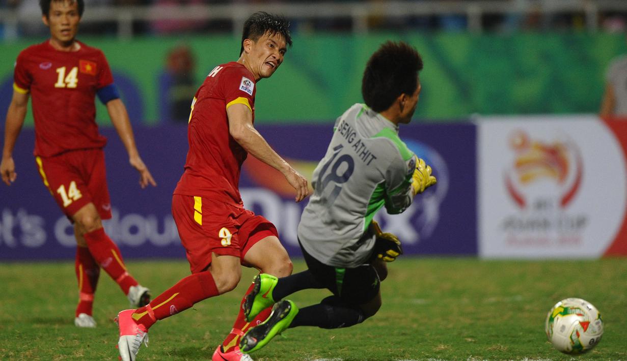 Le Cong Vinh. Eks striker Vietnam berusia 37 tahun yang telah pensiun pada Desember 2016 ini juga tercatat sebagai pemain dengan dengan jumlah gol terbanyak ketiga di Piala AFF sepanjang masa. Ia juga total mencetak 15 gol di Piala AFF, namun tanpa satu kali pun meraih gelar top skor pada edisi yaang diikutinya. (AFP/Hoang Dinh Nam)