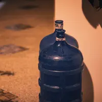 ilustrasi galon (Jude Wilson/unsplash.com)