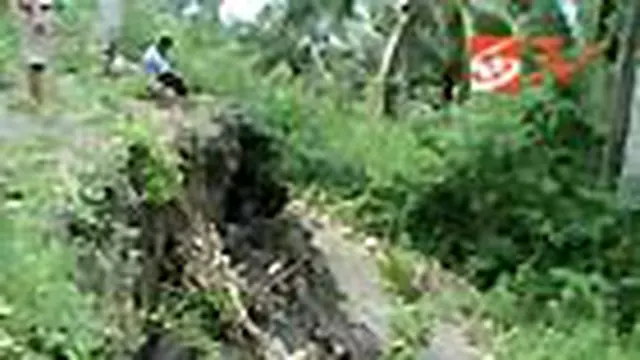 Bukit Terbelah, Warga Ketakutan