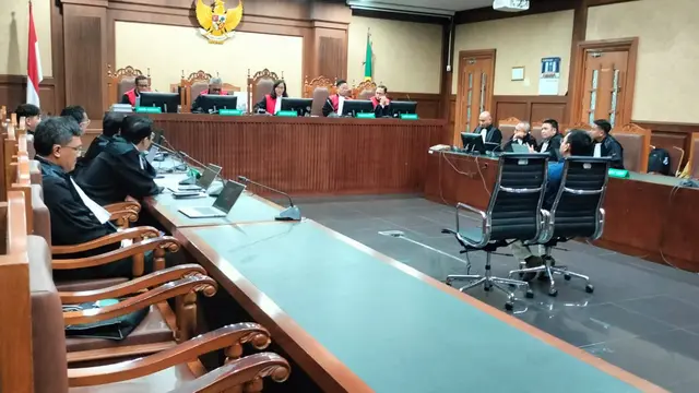 Mantan Direktur Komersial PT Perusahaan Gas Negara (Persero) Tbk (PGN) Danny Praditya saat mengikuti persidangan. (Istimewa)
