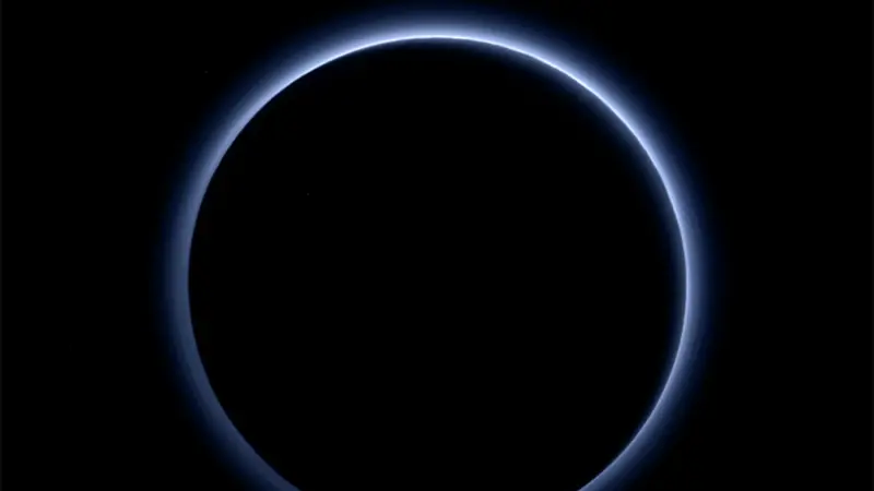 NASA: Pluto Berlangit Biru dan Memiliki Air