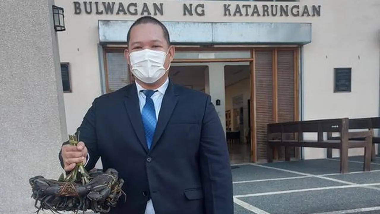 Kisah Pengacara Dibayar dengan Kepiting Usai Bantu Di Pengadilan Ini Viral