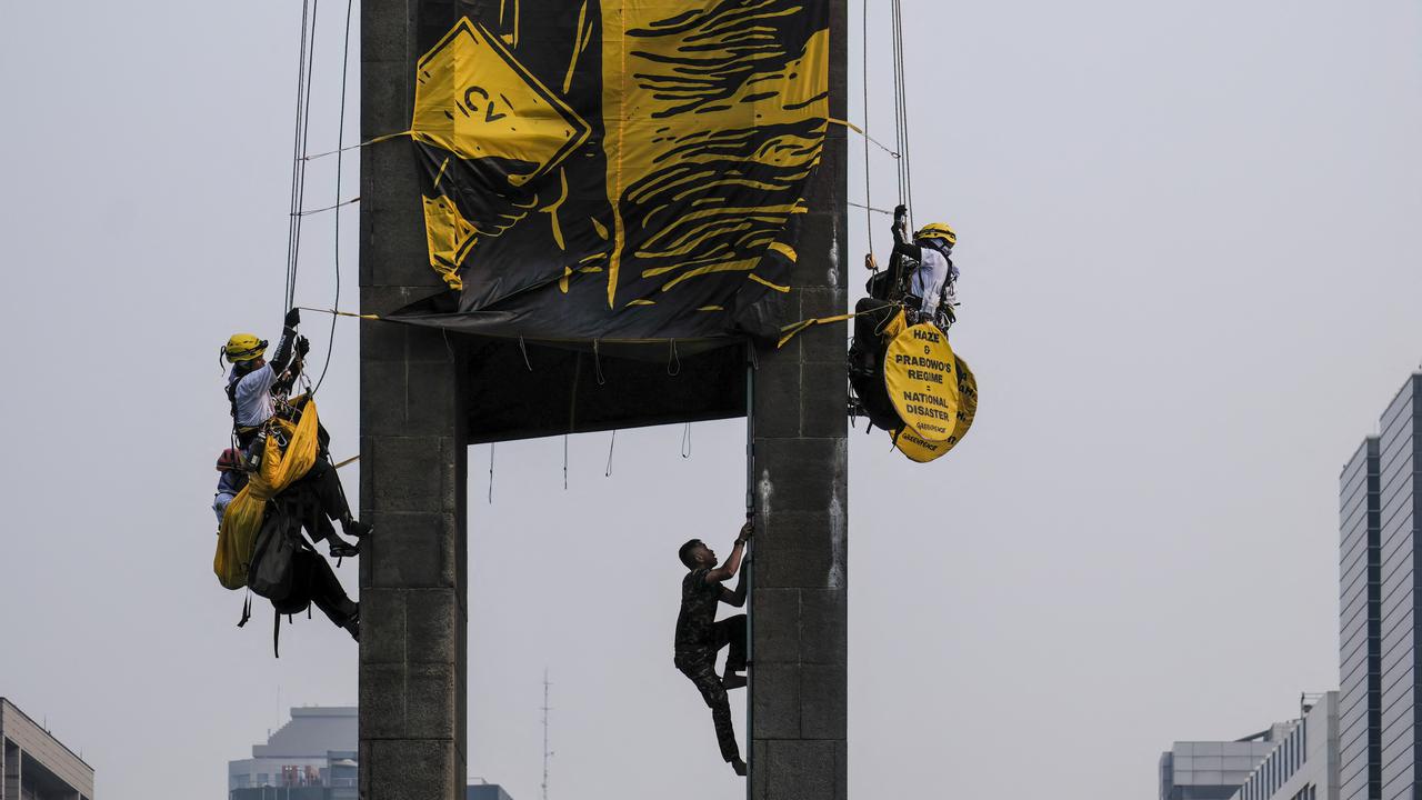 Polisi Ungkap Kondisi 6 Aktivis Greenpeace Usai Dievakuasi dari Patung HI