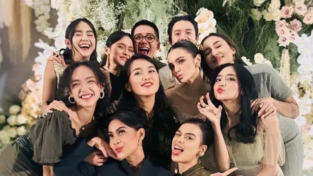 Adu Gaya Tamu Artis di Resepsi Pernikahan Amanda Rawles dari Eva Celia hingga Beby Tsabina, Mana yang Paling Cantik dan Keren?