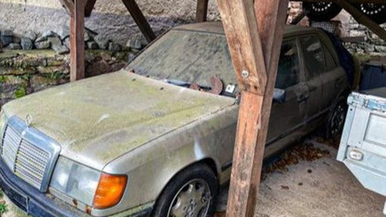 Penampakan Mobil Mewah dan Langka Ini Ditinggalkan hingga Menjadi Rongsokan