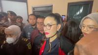 Setelah persidangan, Nikita Mirzani bersyukur karena kesaksian para saksi dinilai meringankannya sebagai terdakwa. Ia lega karena sidang berjalan baik.