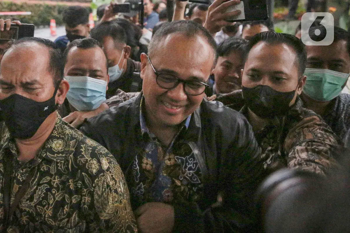 Ekspresi Lelah Ayah Mario Dandy Rafael Alun Trisambodo Usai Diperiksa KPK Selama 8 Jam