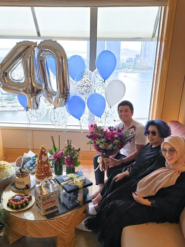 Syahrini dan keluarga (Instagram/princessyahrini)