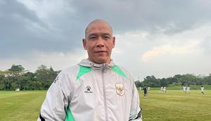 Pelatih Timnas Indonesia U-19, Nova Arianto. (Bola.com/Ana Dewi).