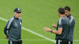 Mantan Pelatih Real Madrid Carlo Ancelotti .  (AFP Photo / Marco Bertorello)