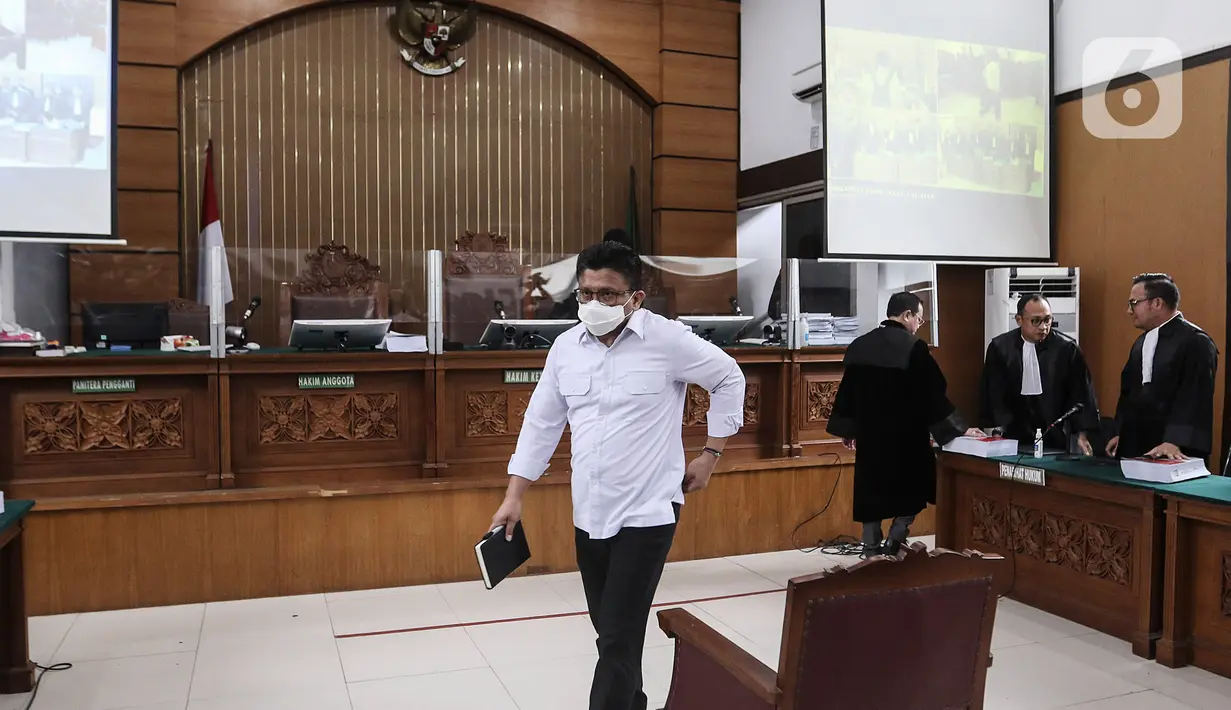 Terdakwa Ferdy Sambo usai menjalani sidang lanjutan pembacaan tuntutan oleh Jaksa Penuntut Umum kasus pembunuhan berencana terhadap Brigadir Nopriansyah Yosua Hutabarat di Pengadilan Negeri Jakarta Selatan, Jakarta, Selasa (17/1/2023). Fredy Sambo dituntut Seumur Hidup. (Liputan6.com/JohanTallo)