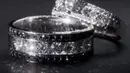 Cincin nikah pasangan ini diproduksi oleh Mondial dengan taburan berlian. [instagram/mondial]
