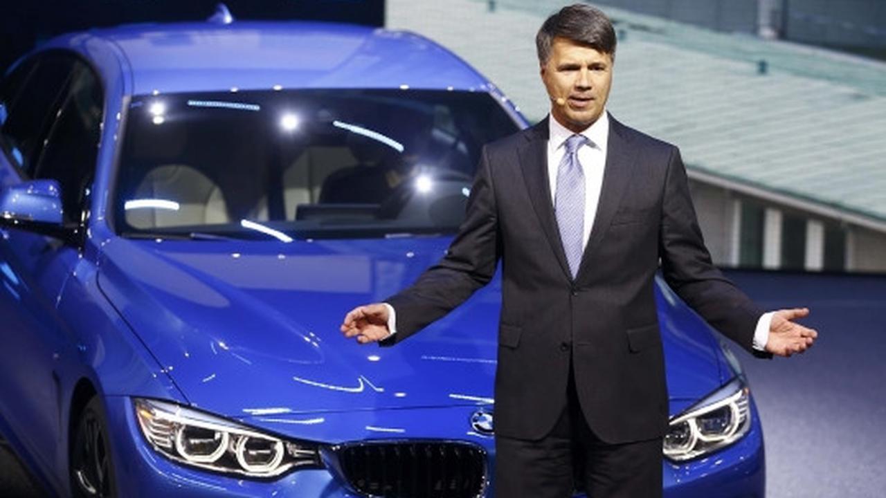 Ini insiden CEO BMW terjatuh saat presentasi di Frankfurt Motor Show